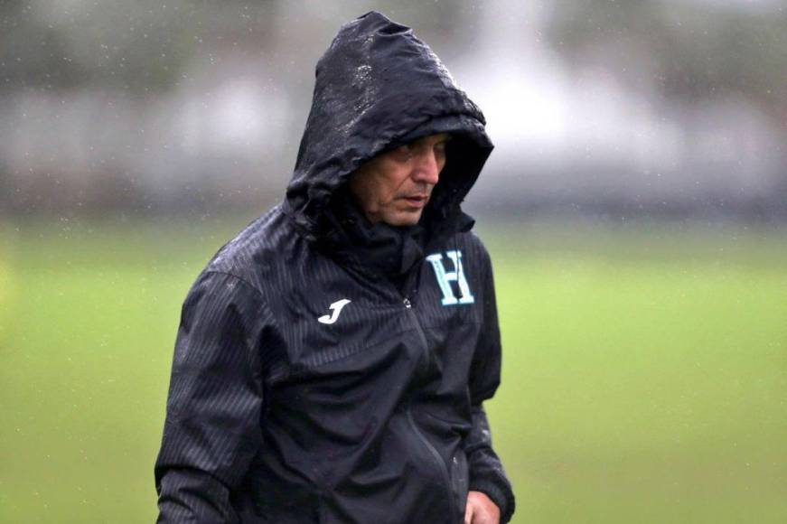 ¡Bajo la lluvia! Así fue el primer entreno de Honduras en Fort Lauderdale