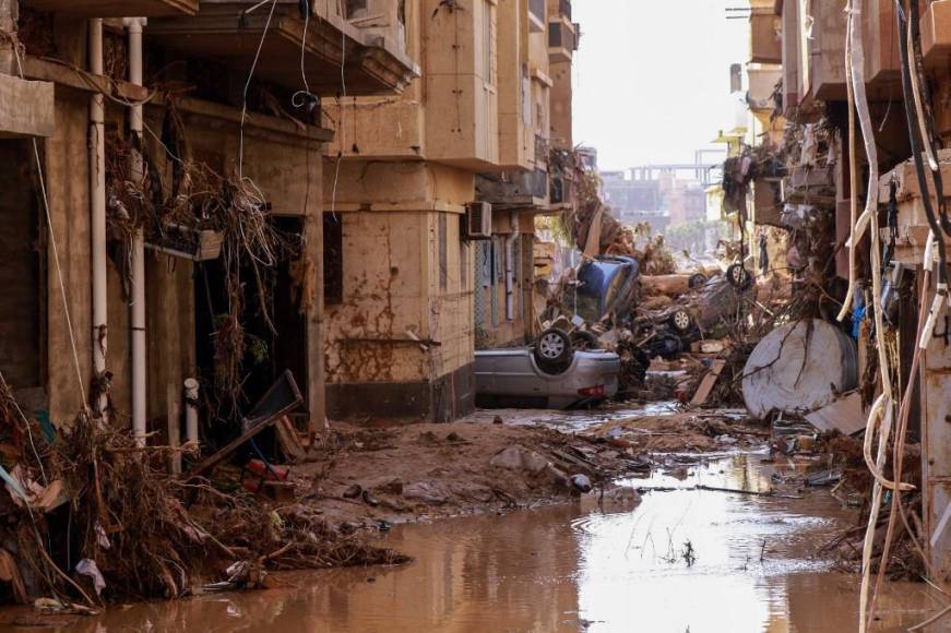 “Barrios enteros fueron arrastrados con todo y gente al mar”: miles de muertos en Libia por inundaciones