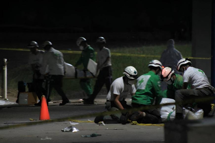 Desesperación, llanto y muerte deja estampida en el estadio Cuscatlán de El Salvador