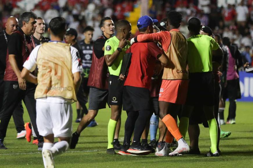 Así salieron jugadores del Olimpia tras eliminación de Copa Centroamericana