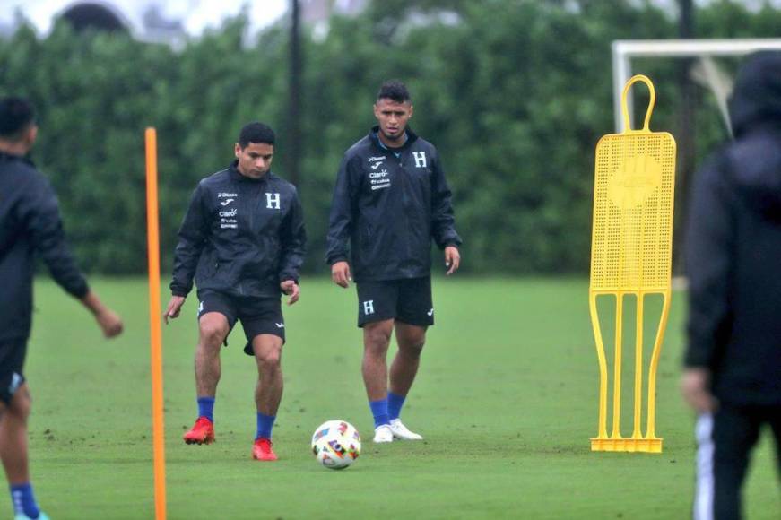 ¡Bajo la lluvia! Así fue el primer entreno de Honduras en Fort Lauderdale