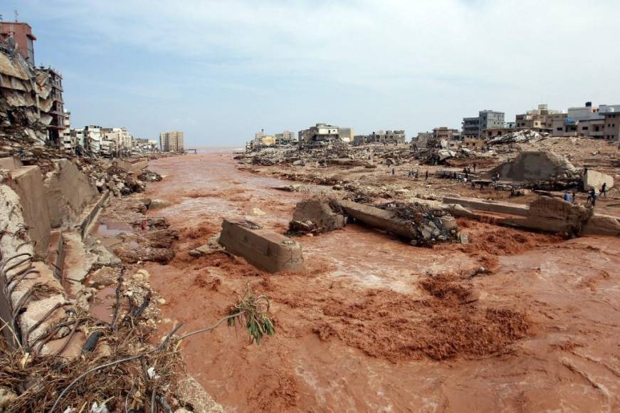 “Barrios enteros fueron arrastrados con todo y gente al mar”: miles de muertos en Libia por inundaciones