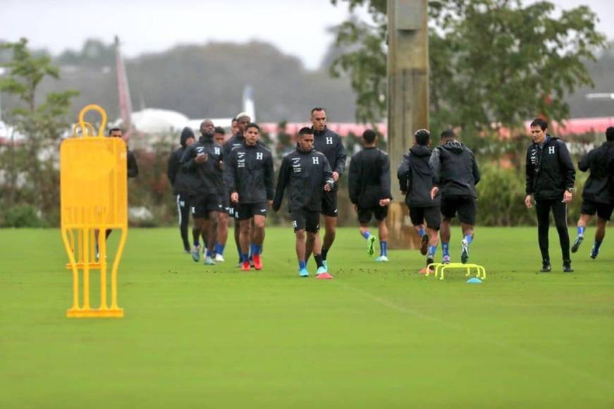 ¡Bajo la lluvia! Así fue el primer entreno de Honduras en Fort Lauderdale