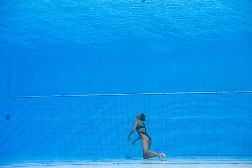 La heroica acción de una entrenadora para salvar a nadadora que se desmayó en pleno Mundial de Natación (Fotos)