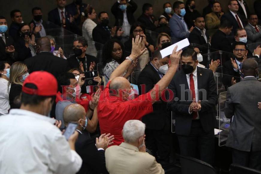 Aprueban condecoración al líder sindical, Carlos Humberto Reyes