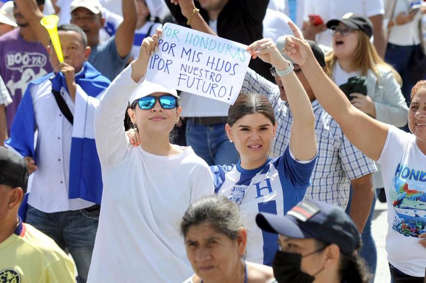 ”Fuera el familión” y “Libre nunca más”: las consignas de la marcha del Bloque de Oposición Ciudadana