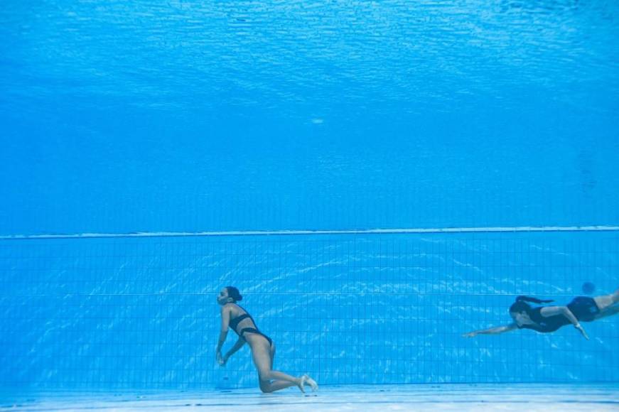 La heroica acción de una entrenadora para salvar a nadadora que se desmayó en pleno Mundial de Natación (Fotos)