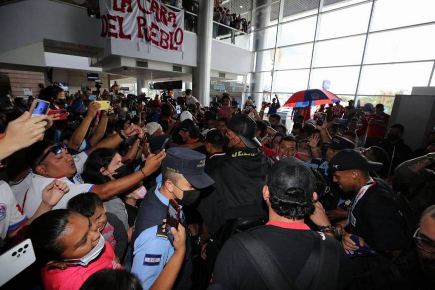 Así fue el recibimiento del Olimpia en el Aeropuerto Toncontín