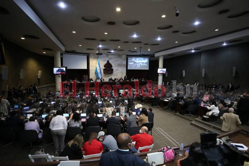 Aprueban condecoración al líder sindical, Carlos Humberto Reyes