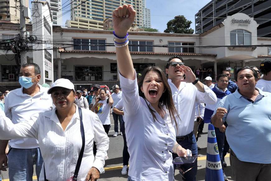 ”Fuera el familión” y “Libre nunca más”: las consignas de la marcha del Bloque de Oposición Ciudadana