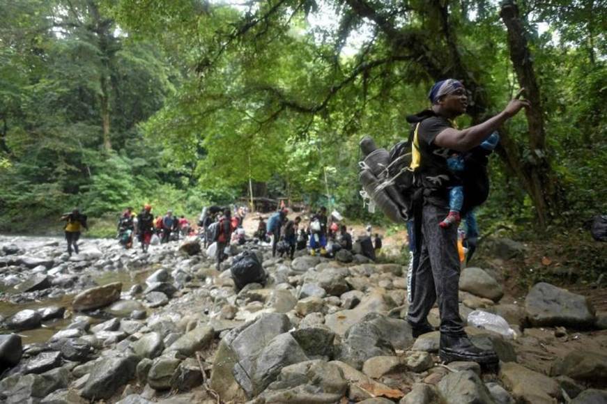 “He visto a mamás dejar a sus hijos ahí”: crudos relatos del tapón del Darién, la selva donde Dios no entra