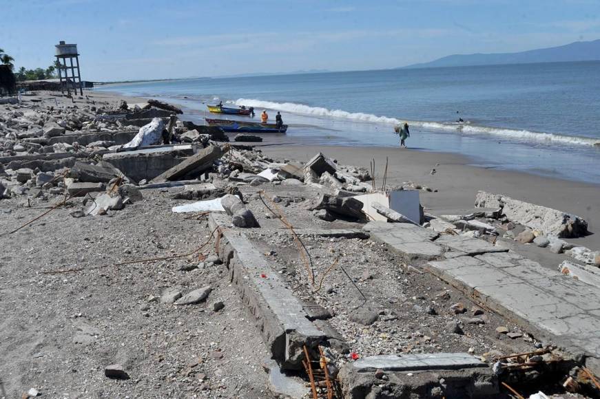 Así se está “tragando” el mar a toda una comunidad en Cedeño