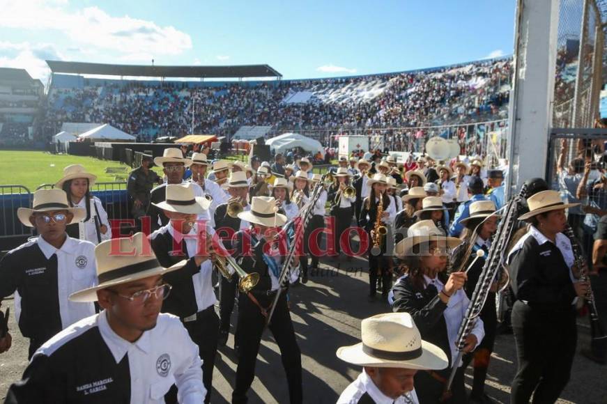 Así fue el show de la banda del Central Vicente Cáceres, la más esperada de los desfiles patrios