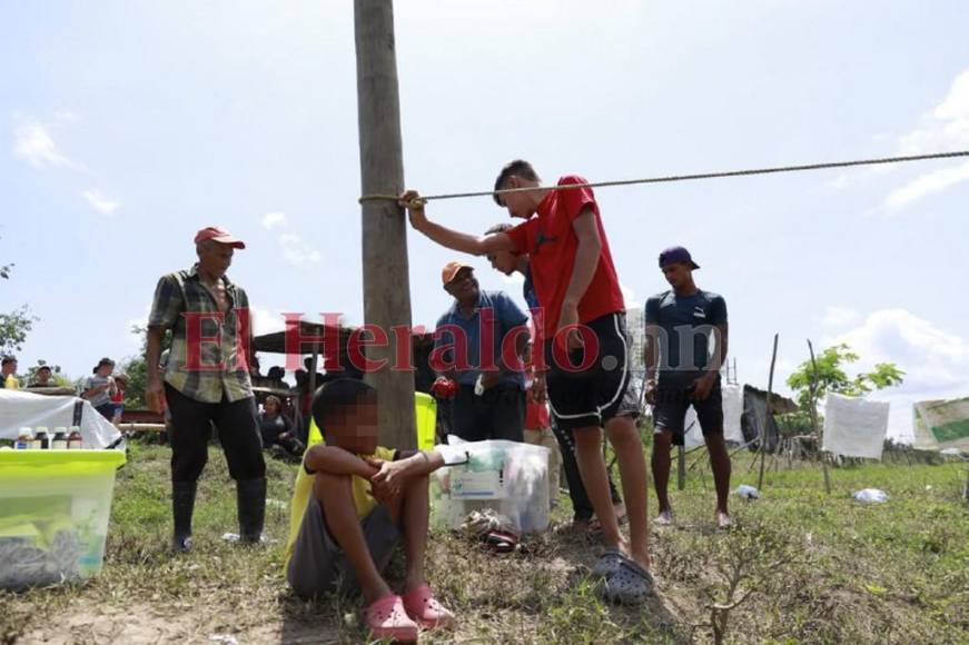 Desolados y a la espera de ayuda están decenas de familias en excampos bananeros