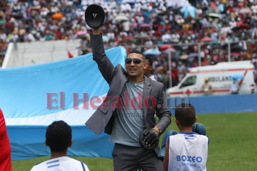 Teófimo López ofreció show de boxeo en las fiestas patrias de Honduras