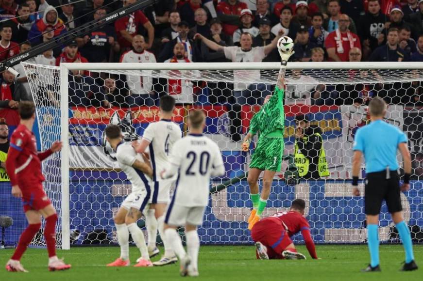 Marcan luego de 24 años en Eurocopa, nuevo look de Depay y Bellingham figura