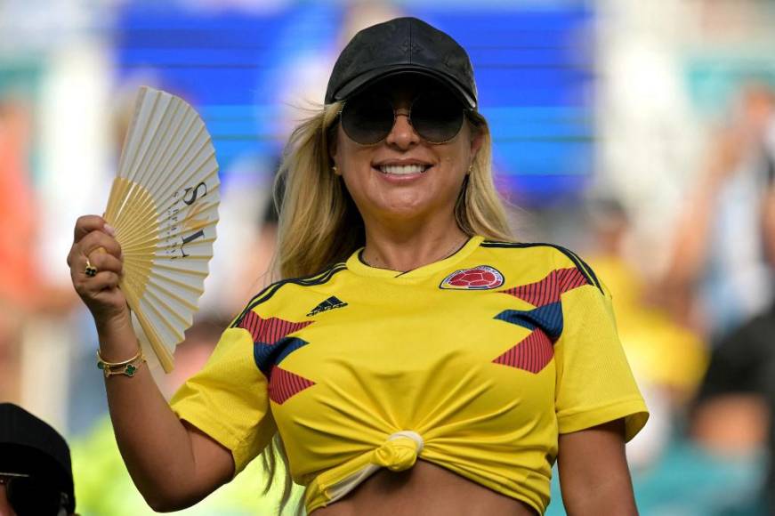 Argentina y Colombia “pelean” en las gradas con sus bellas de aficionadas en Copa América