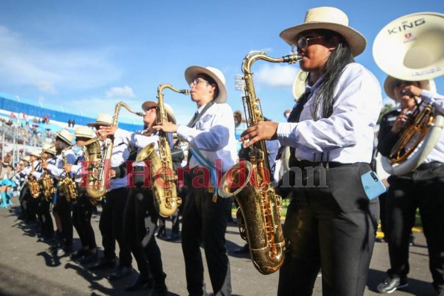 Así fue el show de la banda del Central Vicente Cáceres, la más esperada de los desfiles patrios