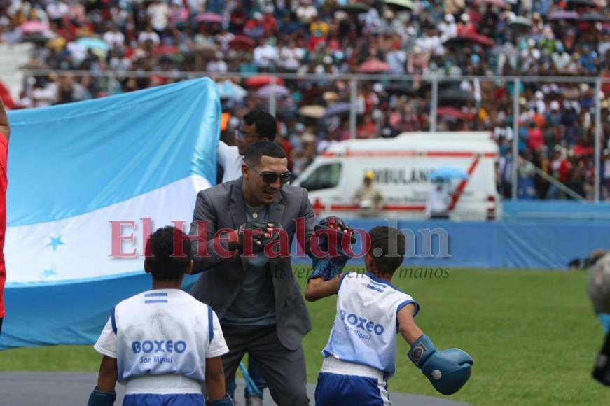 Teófimo López ofreció show de boxeo en las fiestas patrias de Honduras