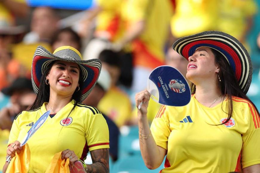 Argentina y Colombia “pelean” en las gradas con sus bellas de aficionadas en Copa América