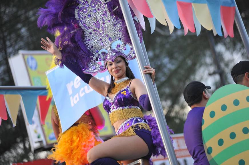 Derroche de belleza y sonrisas en carnaval de Tegucigalpa