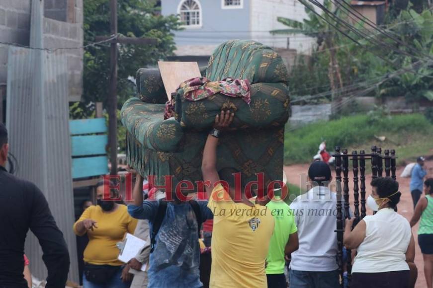 Reducidas a cenizas, así quedaron tres casas tras voraz incendio en la colonia Canaán