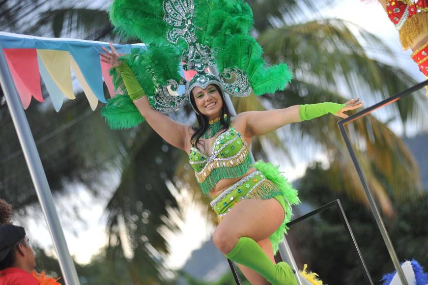 Derroche de belleza y sonrisas en carnaval de Tegucigalpa