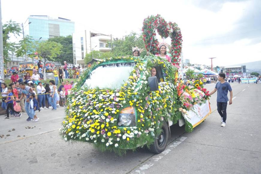 Color, alegría y fiesta: así arranca el carnaval por el 445 aniversario de Tegucigalpa