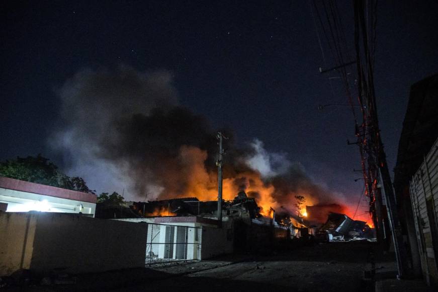 ¡Zona cero! 10 muertos y unos 11 desaparecidos en explosión de zona comercial en República Dominicana