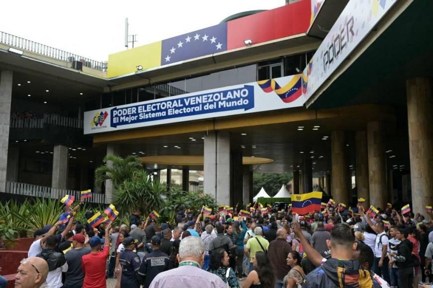 Se intensifican las dudas sobre triunfo de Maduro en elecciones; CNE ya lo proclamó presidente