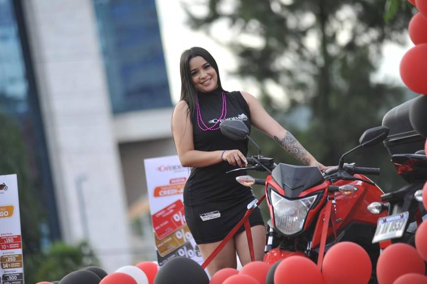 Derroche de belleza y sonrisas en carnaval de Tegucigalpa