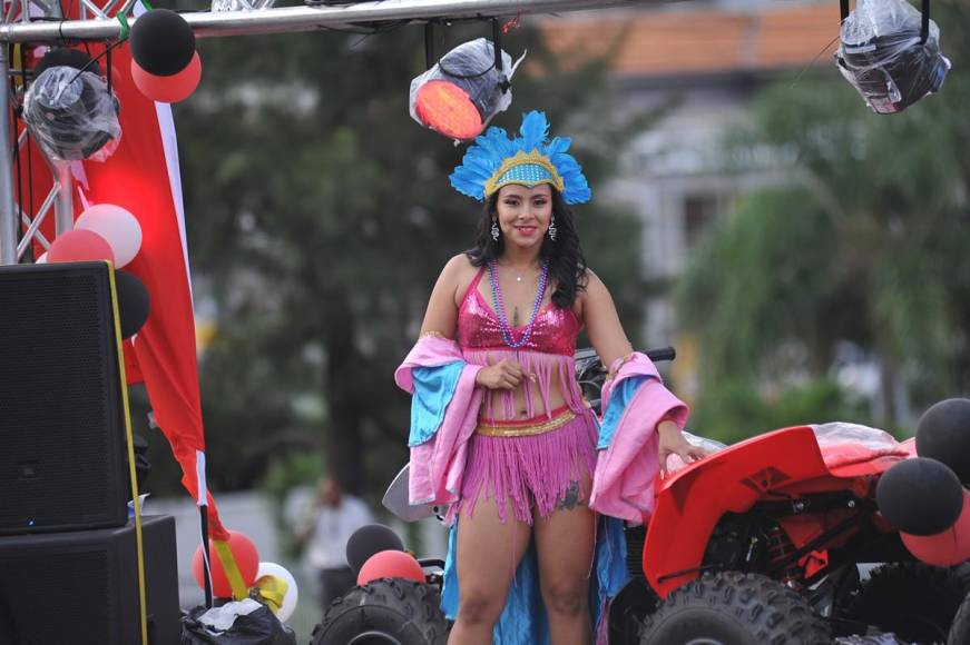 Derroche de belleza y sonrisas en carnaval de Tegucigalpa