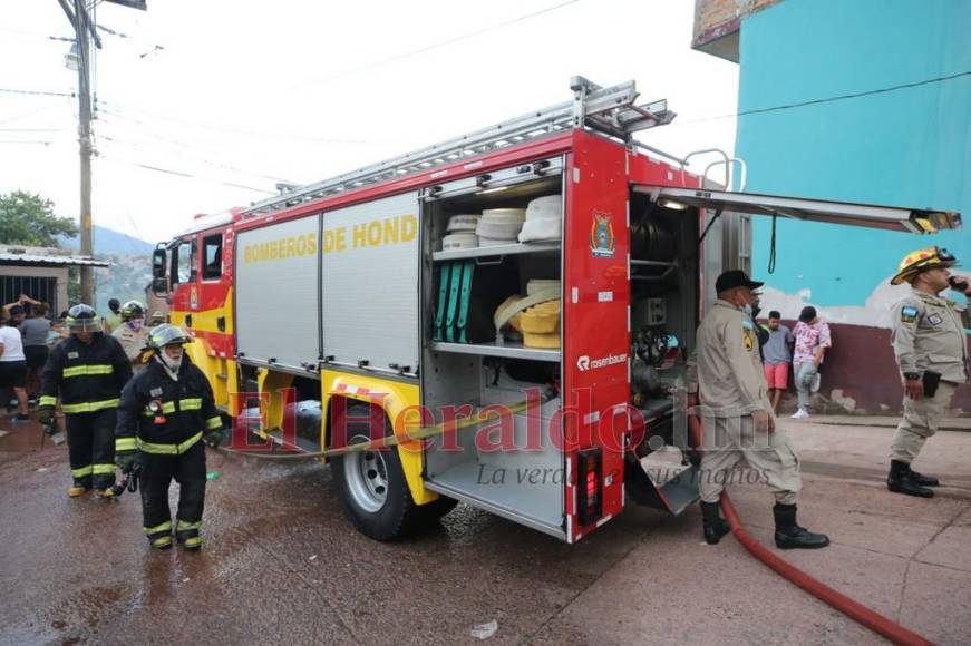 Reducidas a cenizas, así quedaron tres casas tras voraz incendio en la colonia Canaán