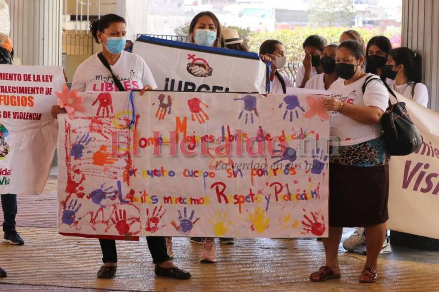 En protesta contra femicidios y violencia, hondureñas celebran Día Internacional de la Mujer