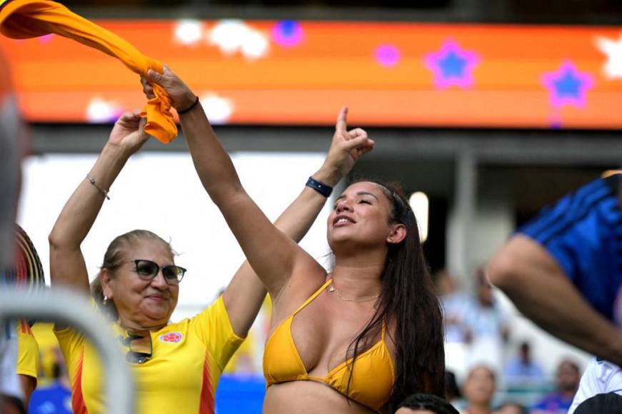 Argentina y Colombia “pelean” en las gradas con sus bellas de aficionadas en Copa América