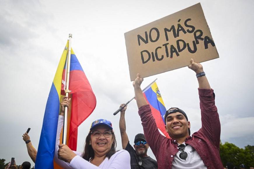 ¿Qué decían las pancartas del pueblo venezolano durante elecciones?