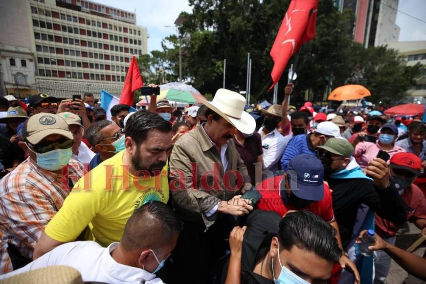 “Aquí lo bolsean a uno”: “Mel” Zelaya interrumpe discurso del Día del Trabajador