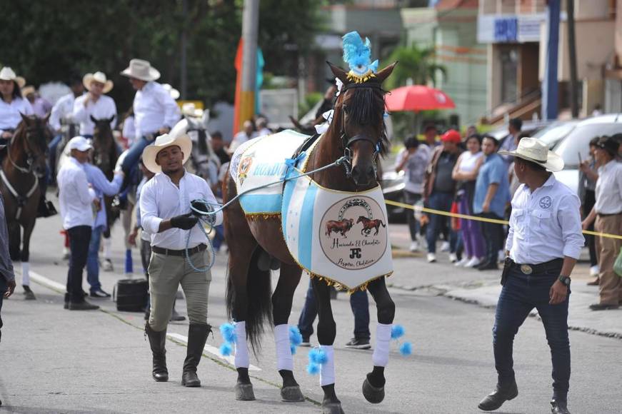 Color, alegría y fiesta: así arranca el carnaval por el 445 aniversario de Tegucigalpa