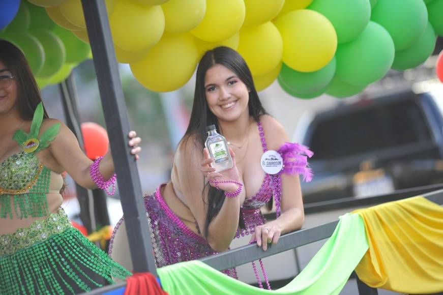 Derroche de belleza y sonrisas en carnaval de Tegucigalpa