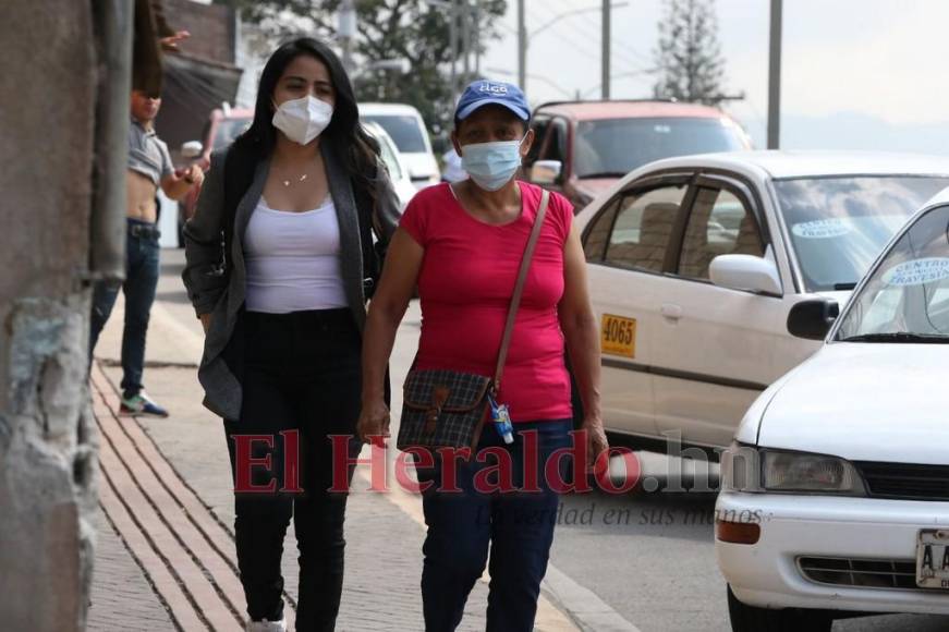 Imágenes del caos vial en la capital originado por el paro de transportistas