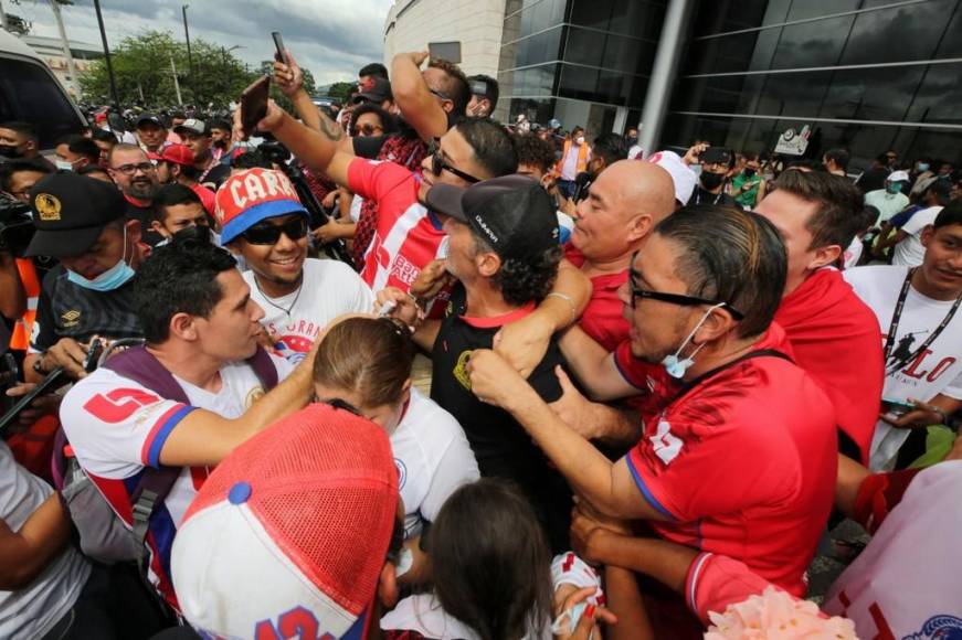 Así fue el recibimiento del Olimpia en el Aeropuerto Toncontín