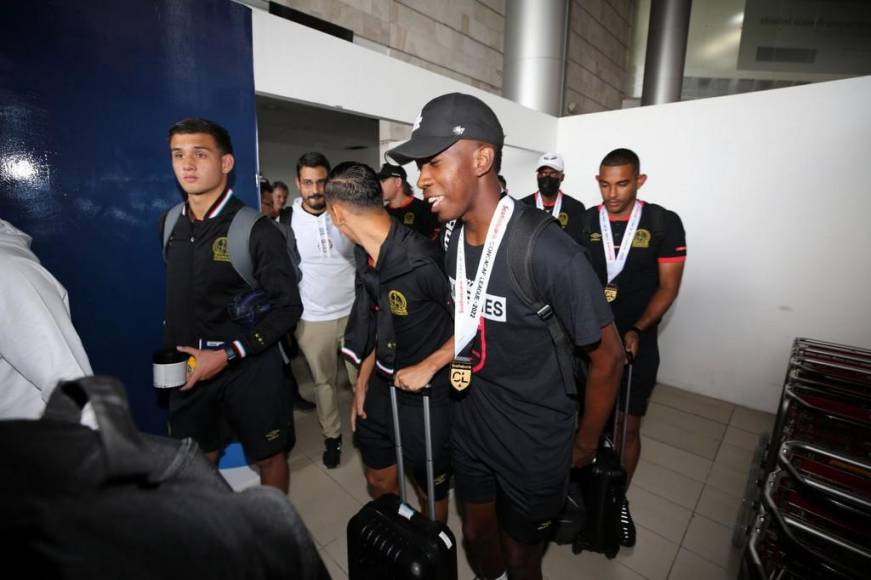 Así fue el recibimiento del Olimpia en el Aeropuerto Toncontín