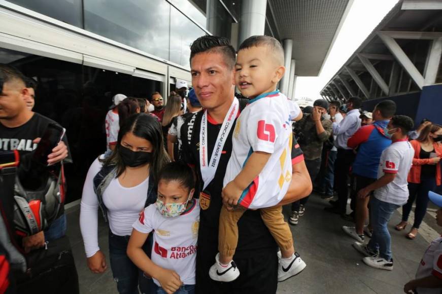 Así fue el recibimiento del Olimpia en el Aeropuerto Toncontín