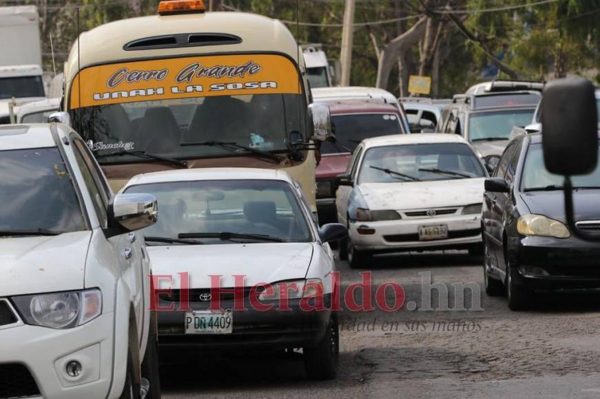 Imágenes del caos vial en la capital originado por el paro de transportistas