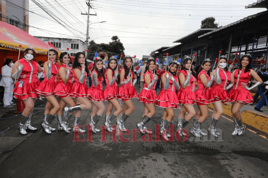 FOTOS: Hermosas palillonas resaltan en la capital desde tempranas horas