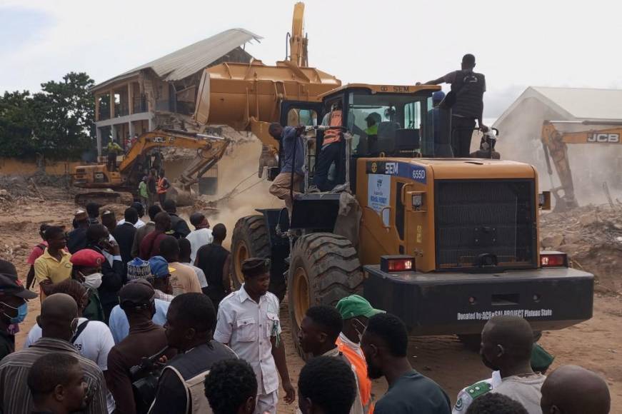 Derrumbe de escuela en Nigeria deja al menos 21 muertos y decenas de heridos