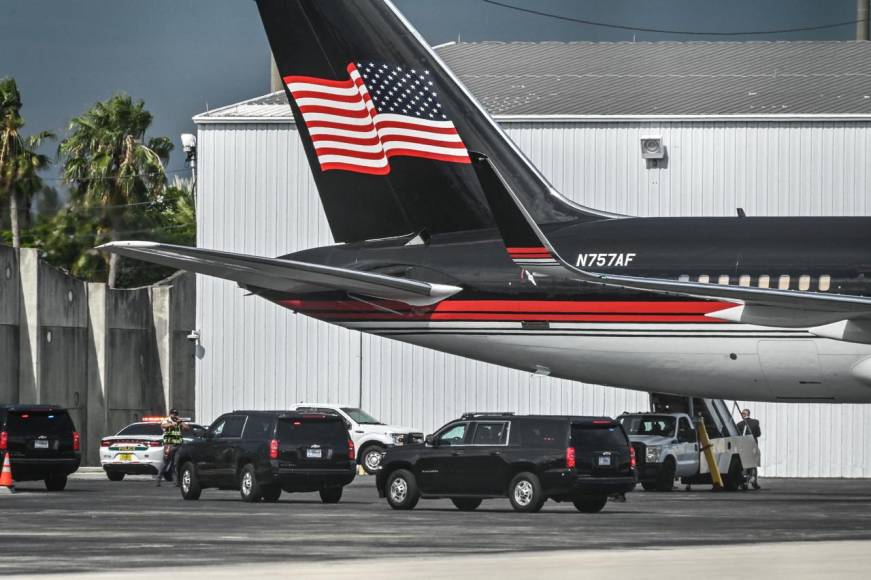 Sonriente, así salió Donald Trump de la corte de Miami tras audiencia