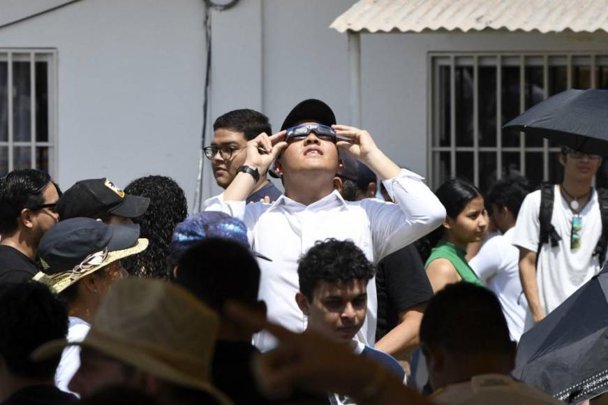 Capitalinos disfrutaron observar el eclipse anular 2023