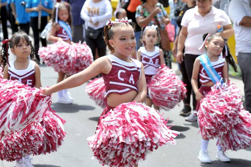 Las mejores 25 fotos de los desfiles de los centros básicos en la capital