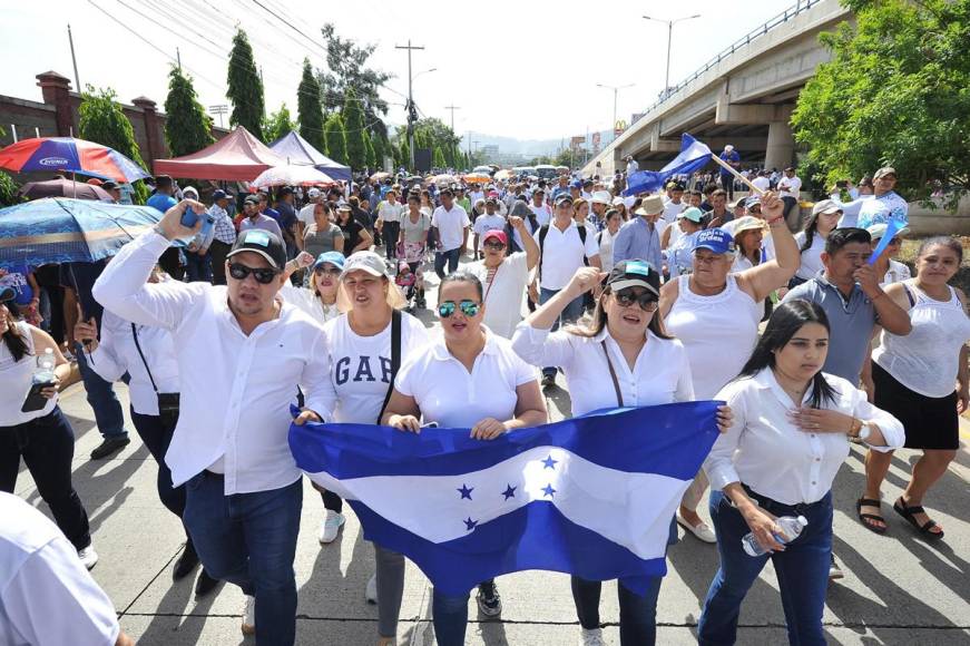 ”Fuera el familión” y “Libre nunca más”: las consignas de la marcha del Bloque de Oposición Ciudadana